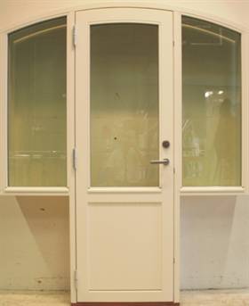 balkongd%C3%B8r%20240%20med%20buet%20topp%20og%20sidevinduer%20malt