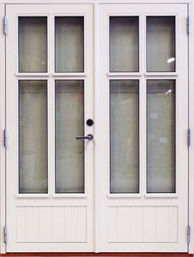 balkongd%C3%B8r%20241%20med%20gjennomg%C3%A5ende%20sprosser%20malt