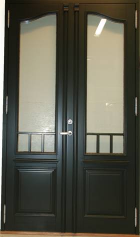 hovedd%C3%B8r%20223DG2%20med%20slagramtre%20og%20p%C3%A5limte%20sprosser%20malt