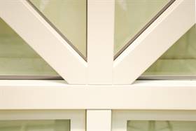 gjennomg%C3%A5ende%20spross%20i%20vifteform%20sett%20innenfra