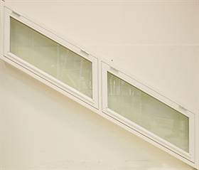 skr%C3%A5vindu%202%20rammer%20topphengslet%20utadsl%C3%A5ende